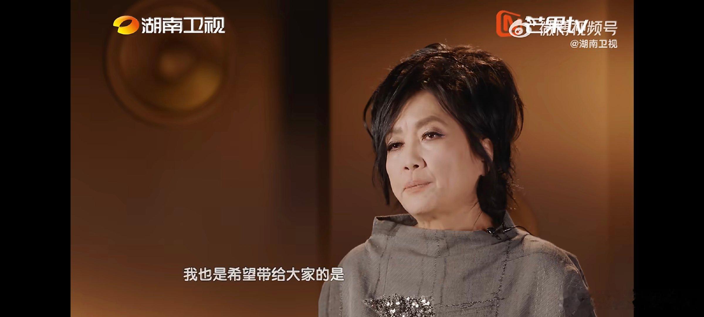 齐豫聊弯弯的月亮选曲意义齐豫70岁E人勇闯歌手舞台歌手直播这两首经典老歌都带着温