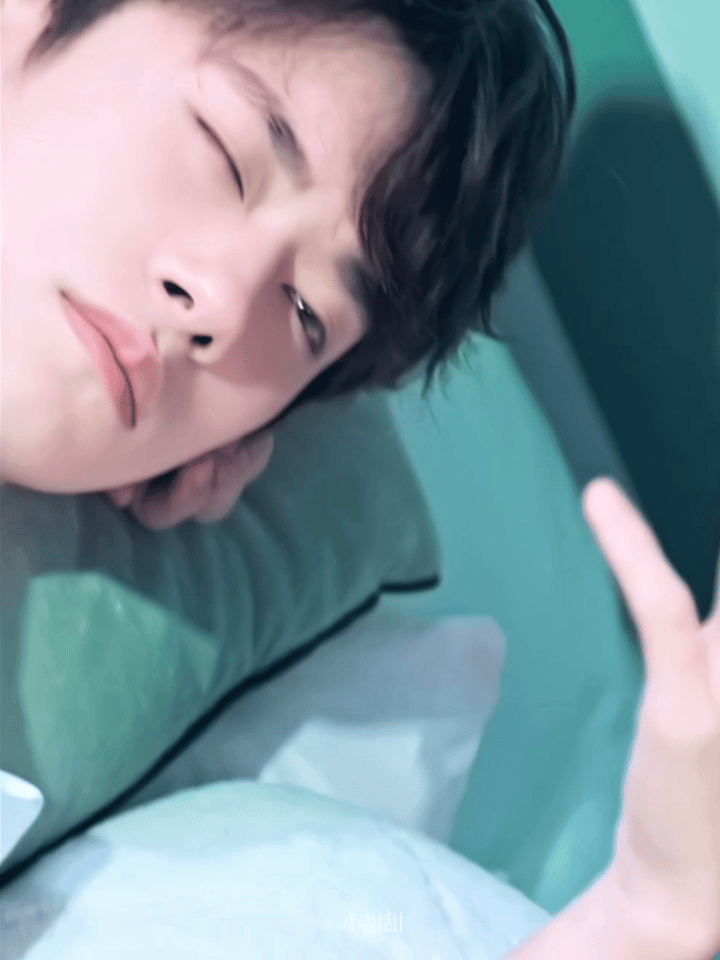 早，还想睡。 