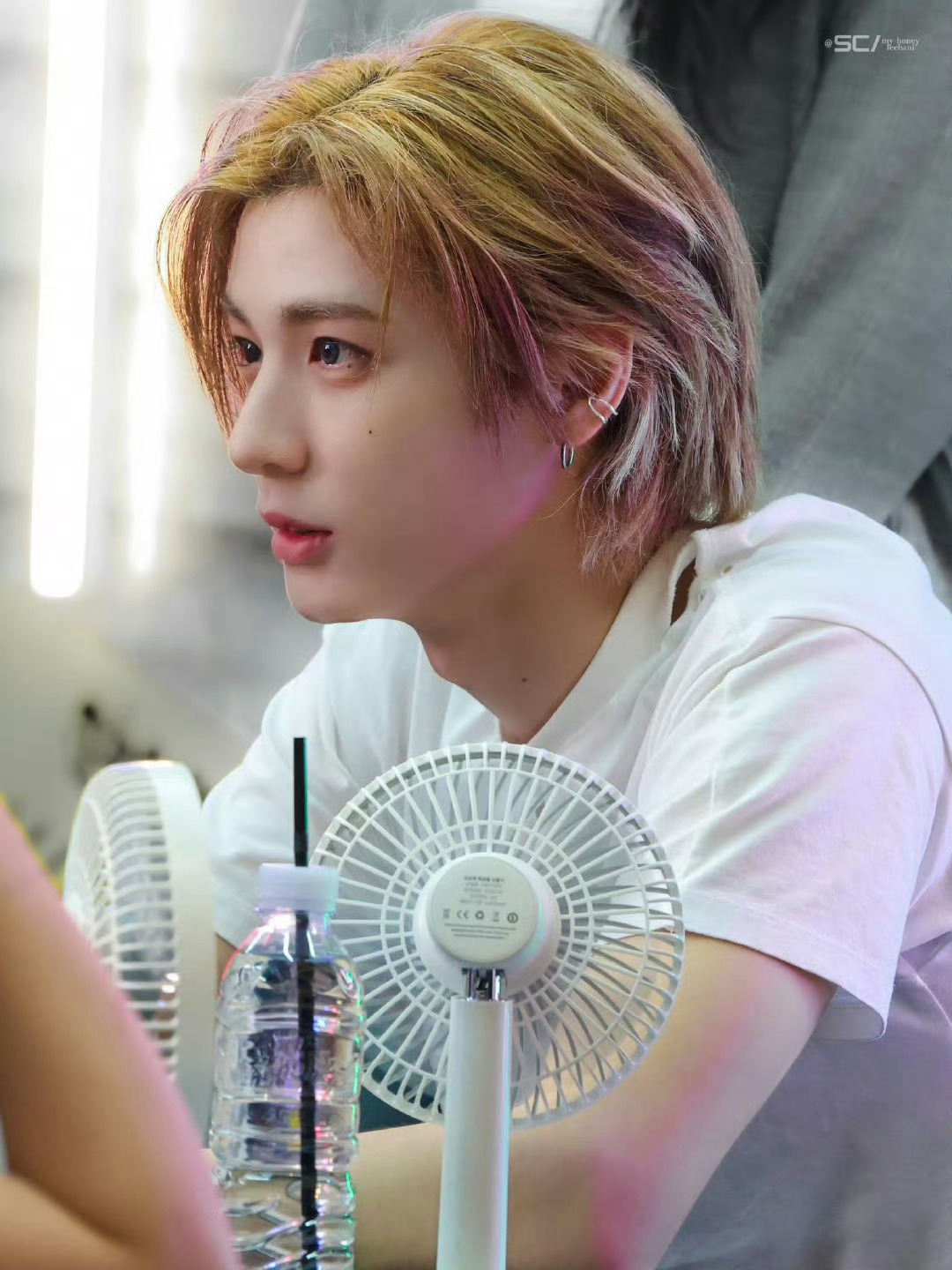 张凌赫金桐儇站姐互发张凌赫金桐儇两位男神都帅气十足，这是什么跨国友情，两位帅哥长