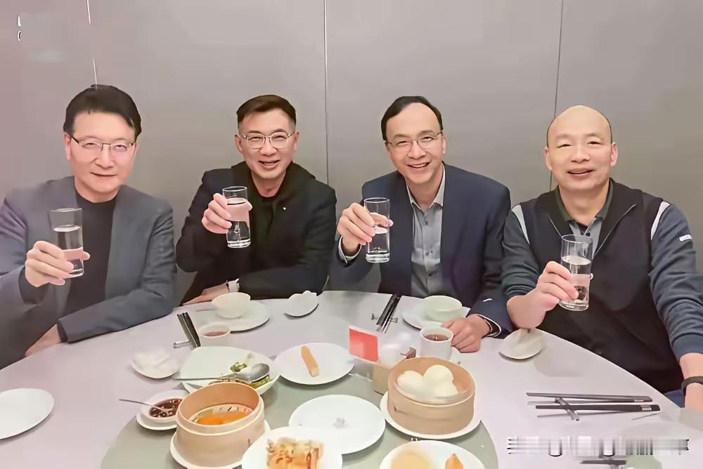 美派食美味。
满桌菜肴半杯酒，
设宴聚义有绸缪。
笑脸难藏心腹事，
琼浆一口解千