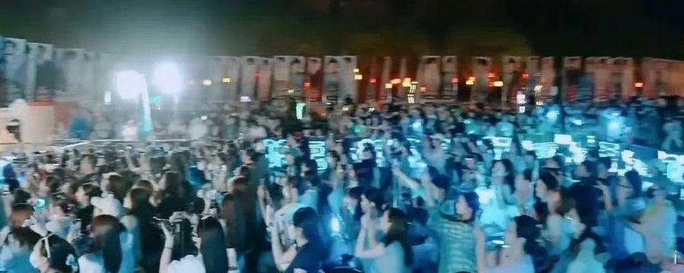 🆑丞磊杀青大吉，粉丝人数好多啊 都感动的落泪了 ​​​