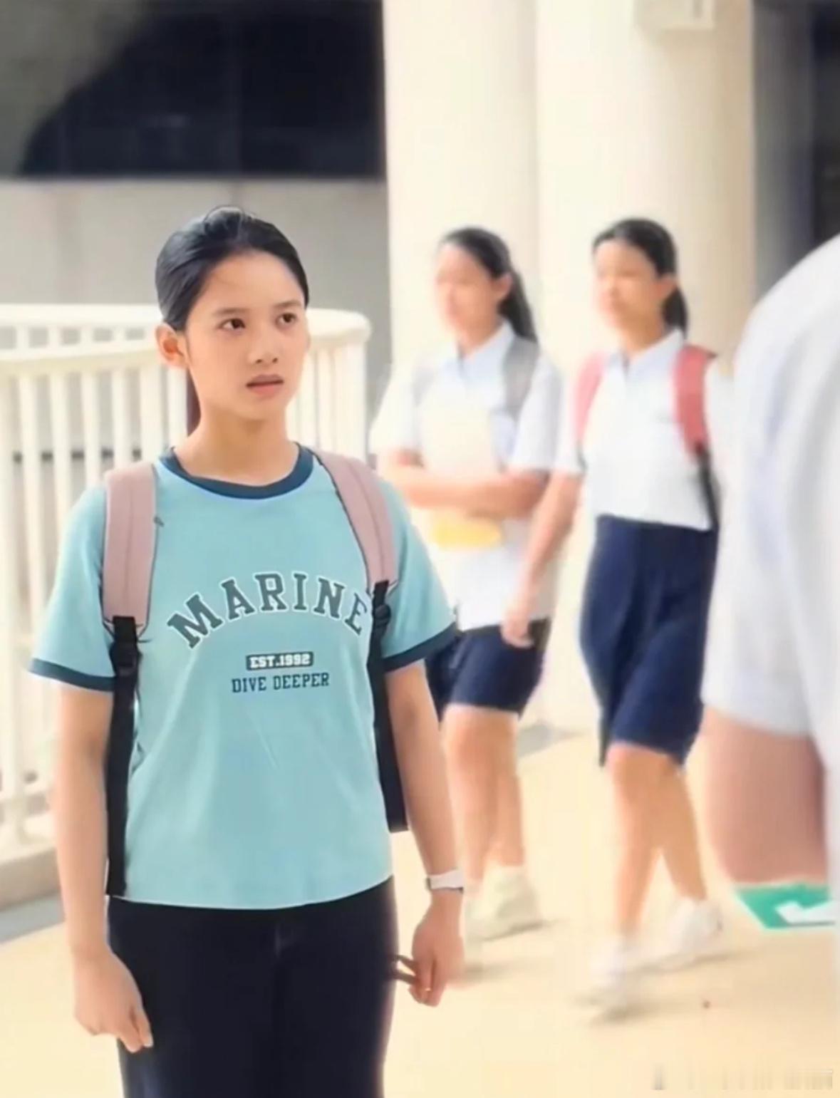好歹毒的圆领T！！！张婧仪穿上也变成了小学生 ​​​