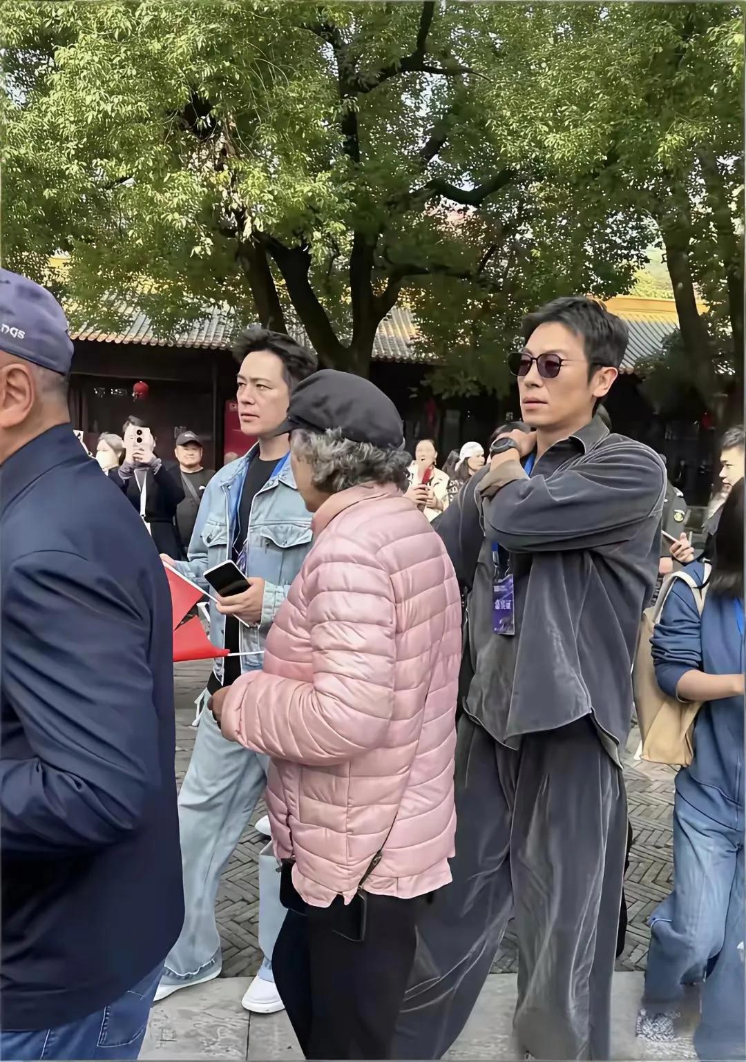 老天呐，曾经的男神，差点认不出来了！