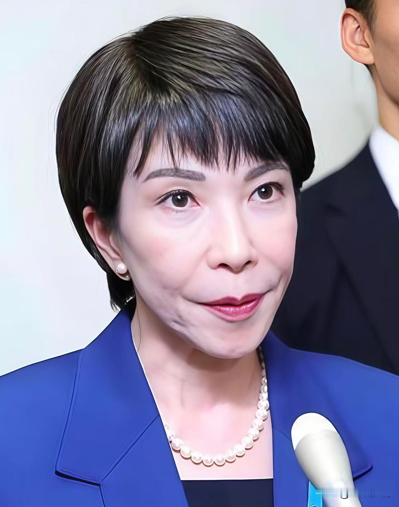 果然不出所料！
日本正式宣告！
2025年的日本国会大厦，一场激烈抗议打破平静—