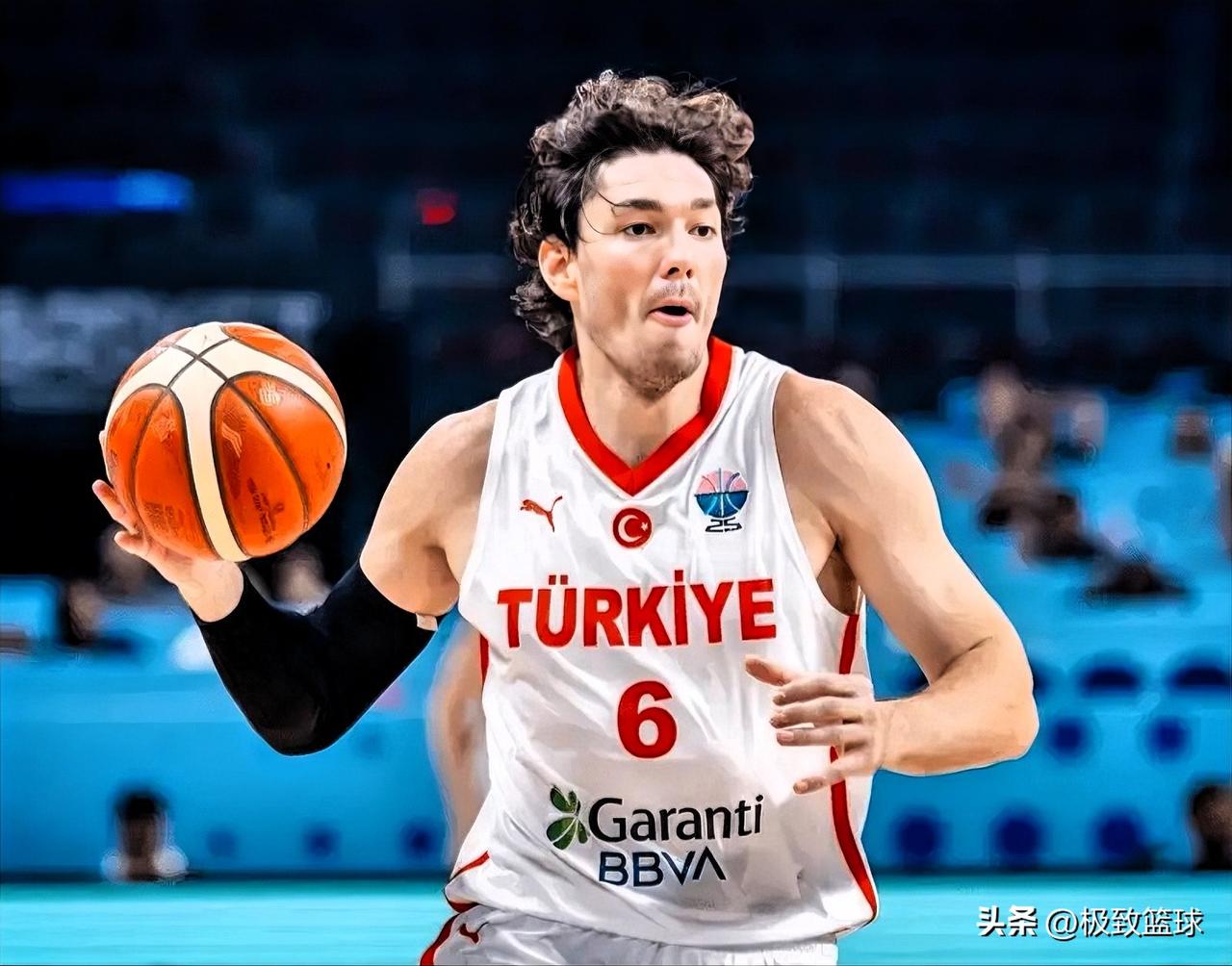 詹姆斯前队友奥斯曼说出了大实话！
直言老詹永远都是第一个到训练馆。

今日，前骑