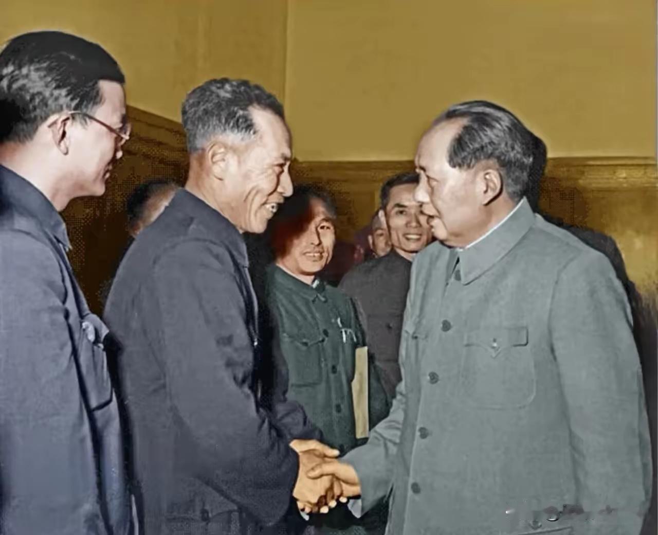 三句团结箴言，道出中国制胜根本
 
很多人只把“团结”当作一句普通口号，重读19