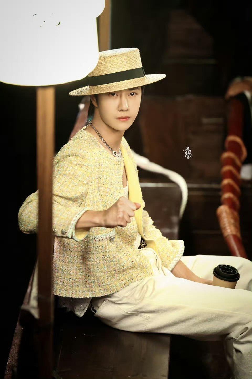 #GQ的小船 尴尬#终于知道GQ尴尬的点在哪儿了，i人e人分开，e人组稍许尴尬，