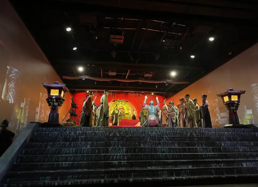 复活的军团
首先因为我带着小孩，120这样，所以工作人员小姐姐就安排我和弟弟去老