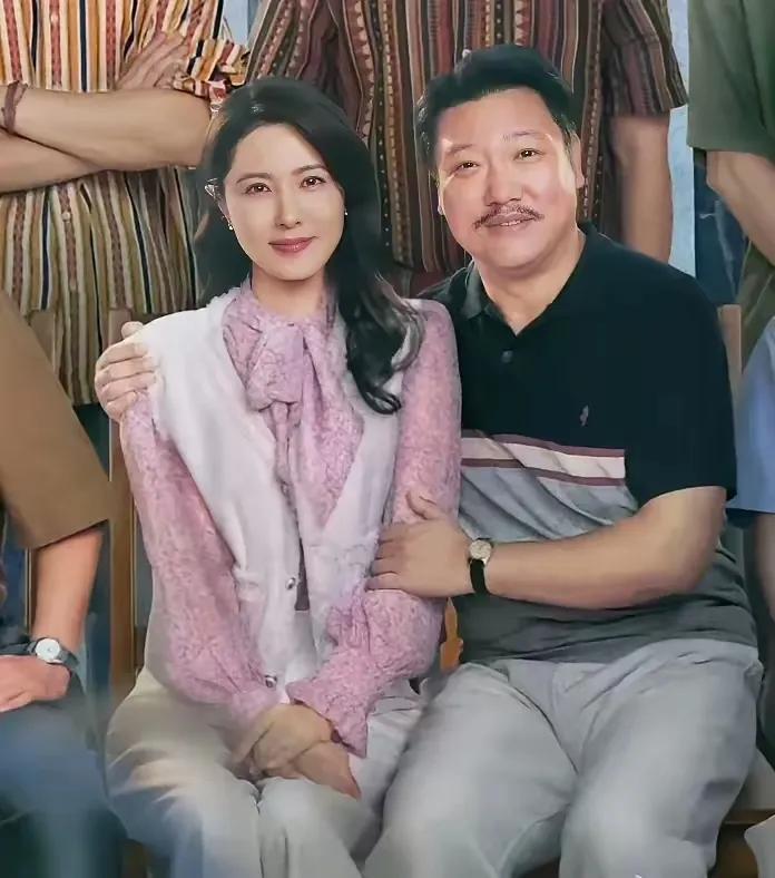 为什么大家都不希望让曾黎演贾冰的媳妇？因为他长得档次太低了，凭什么来个高配？虽然