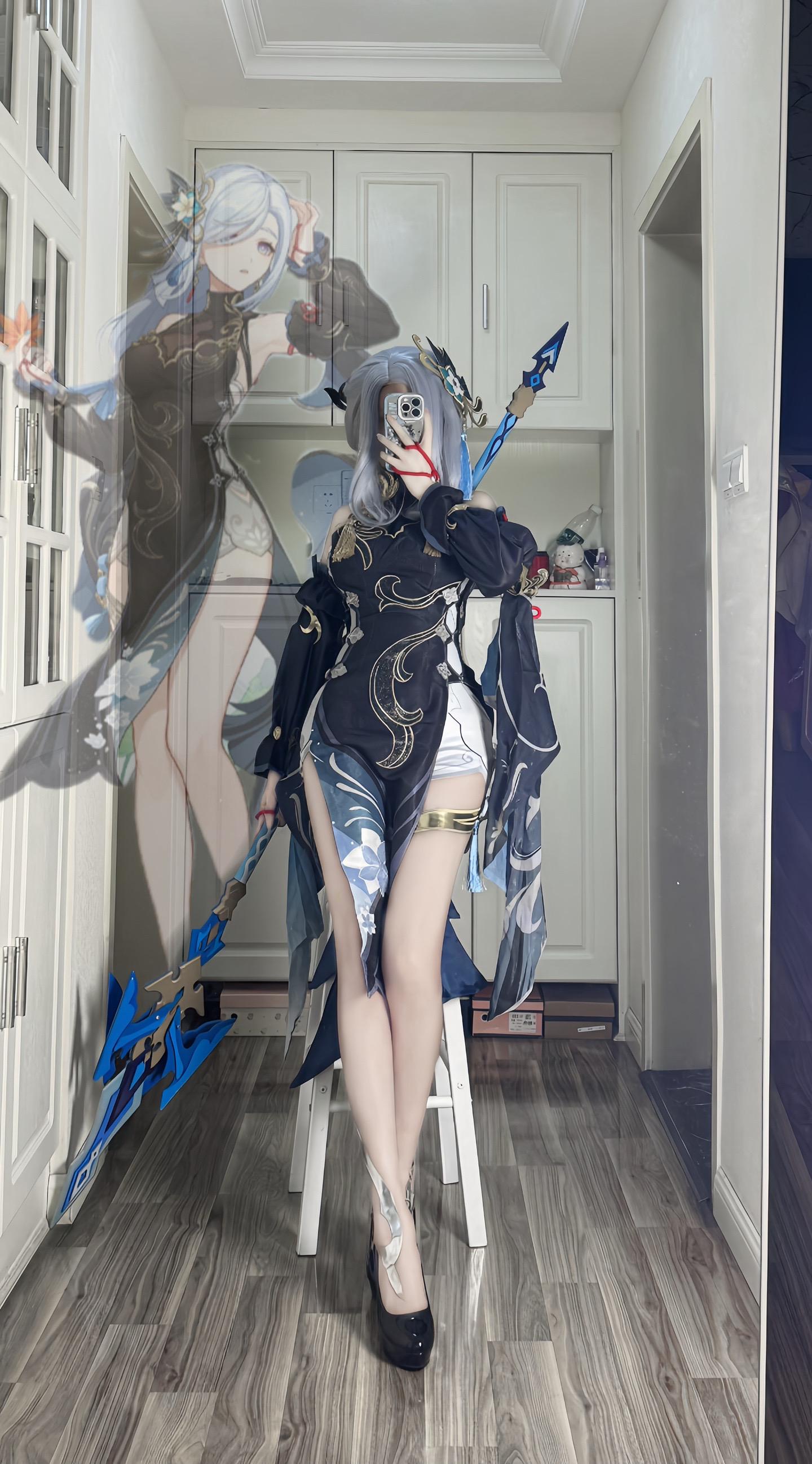 别怕 有我在。我的申鹤不一样 我给她买了新衣服 还让她用上了最喜欢的息灾 我把她照顾的很好 她也很喜欢我 你们是抢不走的