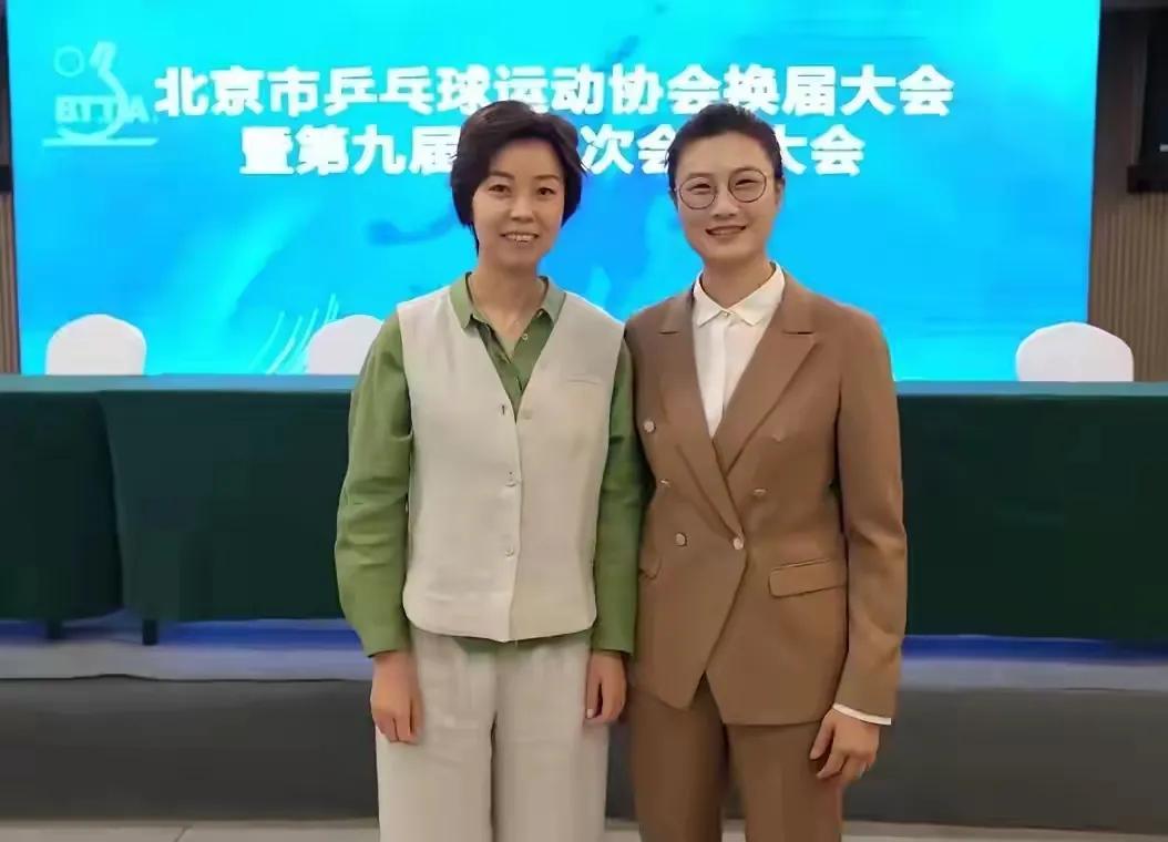 大魔王张怡宁与大满贯得主丁宁最新的合影，两人身高都有1米7多
最近张怡宁和丁宁有