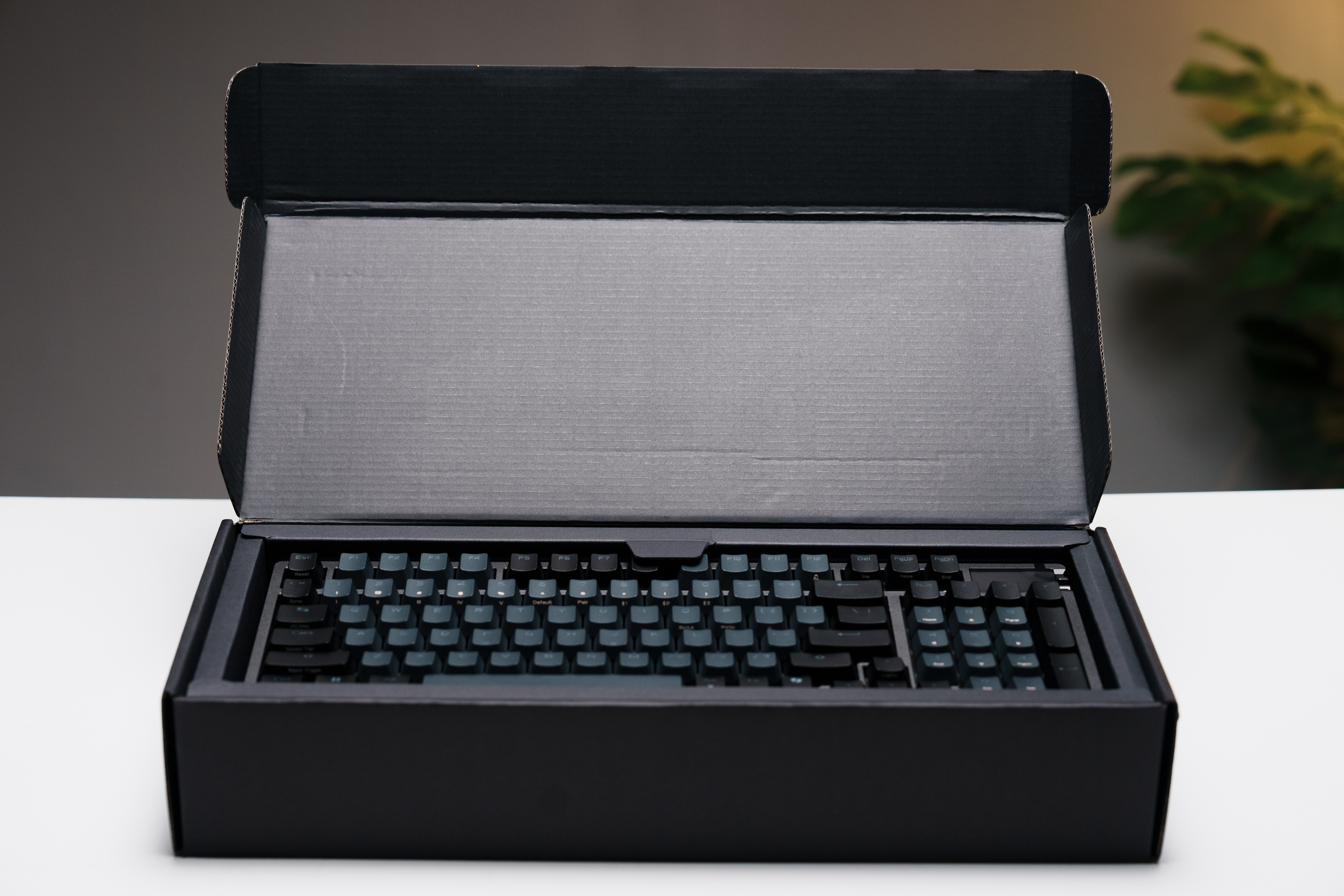 我一直在找一把好使的工作键盘，结果这一找就是半年多，我们都知道，由奢入俭难，特别