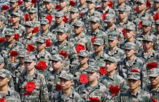 兵役绝非个人镀金场！自愿报名、宣誓入伍，临阵退缩便是逃兵，还想升学、考公、出国？