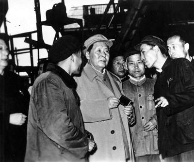 1956年，毛泽东到南方考察，湖南省委第一书记周小舟、副省长尚子锦、轻工厅副厅长