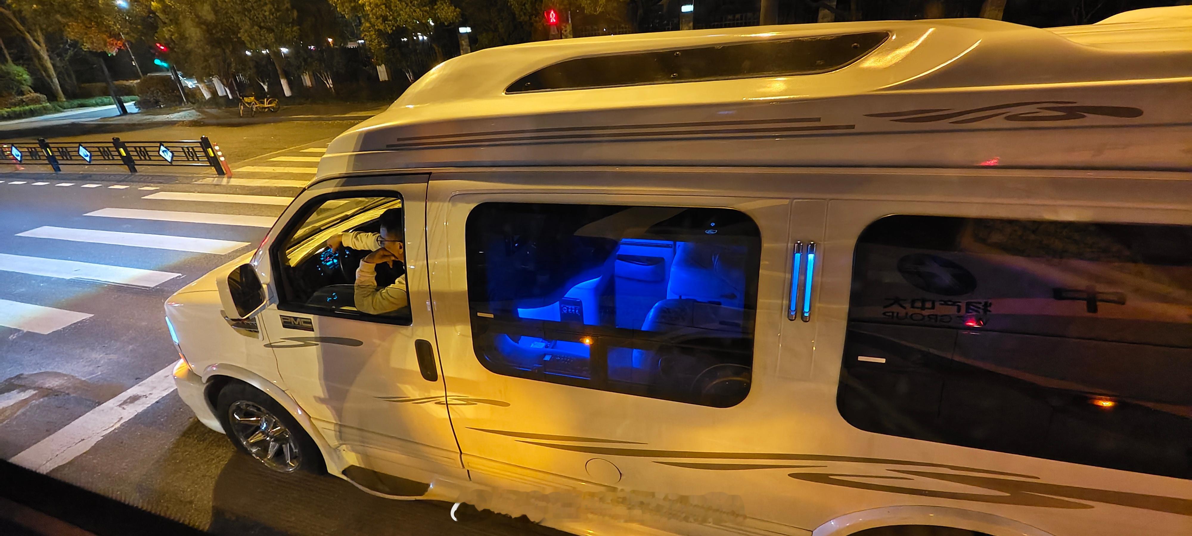顶级车坐不开[偷笑] ​​​