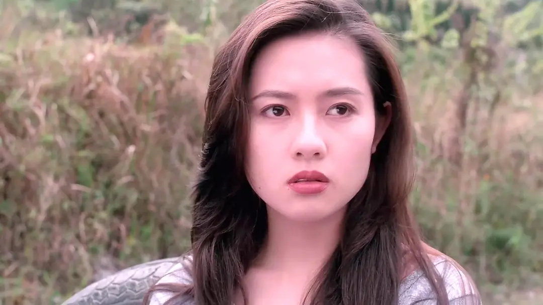 入行四十多年、现年 60 岁的李丽珍，在 90 年代初为生计打破 “纯情学生妹”