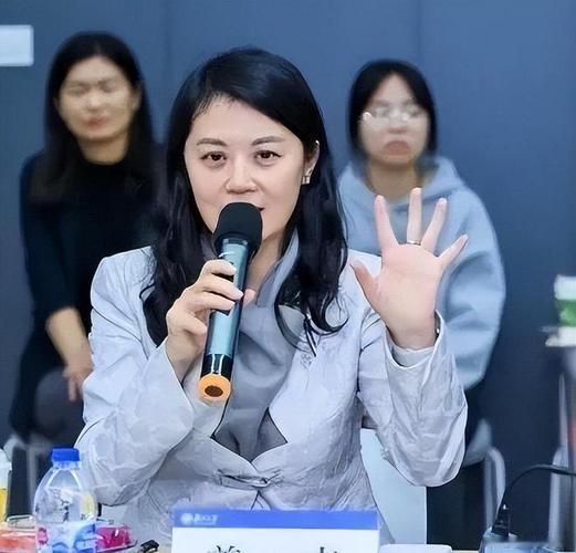 我愿意放弃中国国籍，自愿加入英国！姜丰——一个中国养育了她，她却为异国奉献了一生