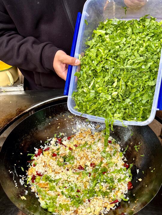 师傅说他炒蛋炒饭很牛，让我记录下