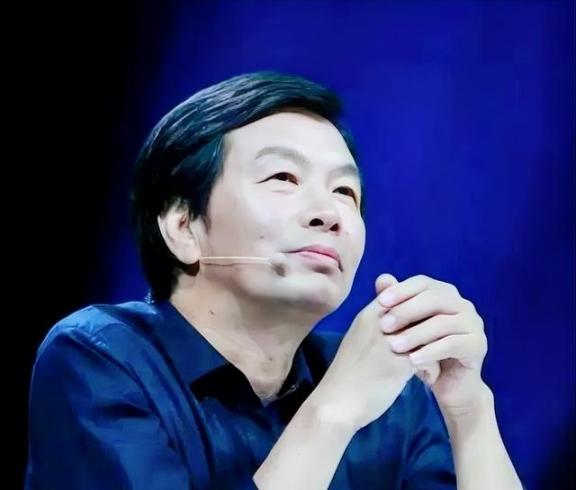 “北大才子”刘震云直言：提拔的实质，是领导稳固权力的一种策略。一个人能否晋升，重