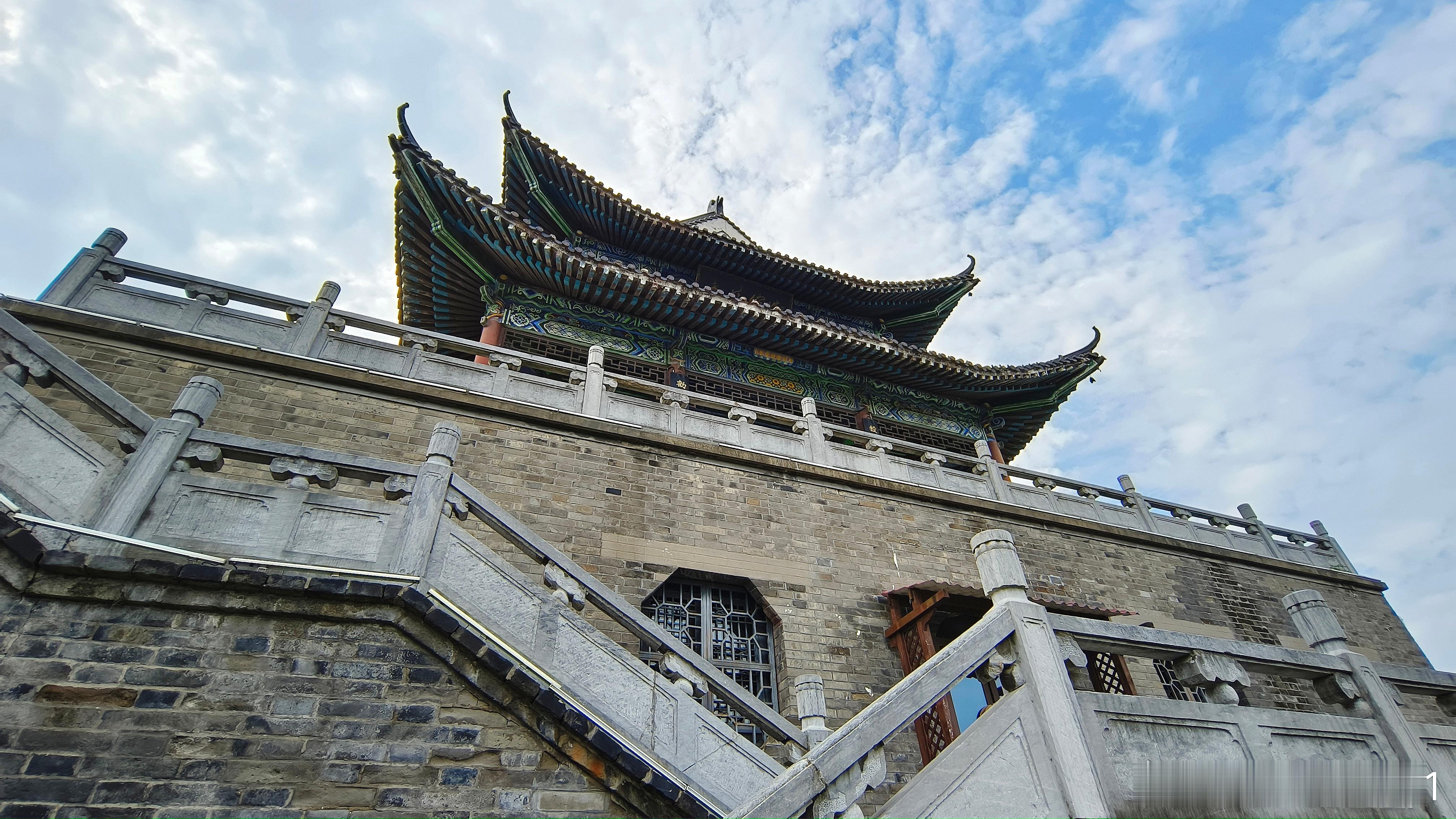 唯有心灵丰富的人，可以找到那种永不厌倦的平凡生活。       ——《半山文集》