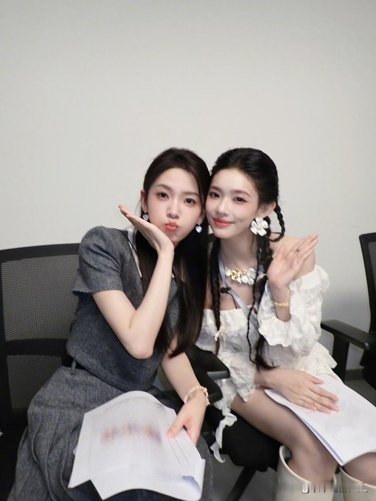 分享图片！
为啥是她呢？因为她是浙江湖州人，离我家不远！据悉，有时候经常从北京回