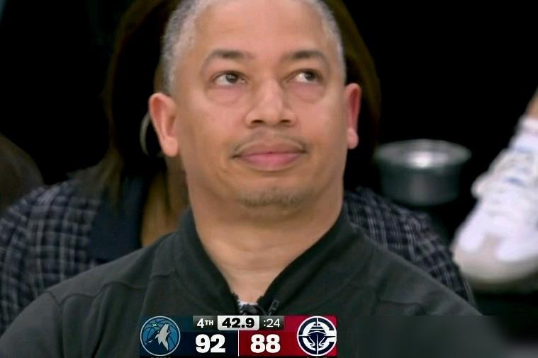 伦纳德刚送出进攻犯规，巴图姆就踩线！快船这队是真不想要总冠军了？西部倒数第二，6