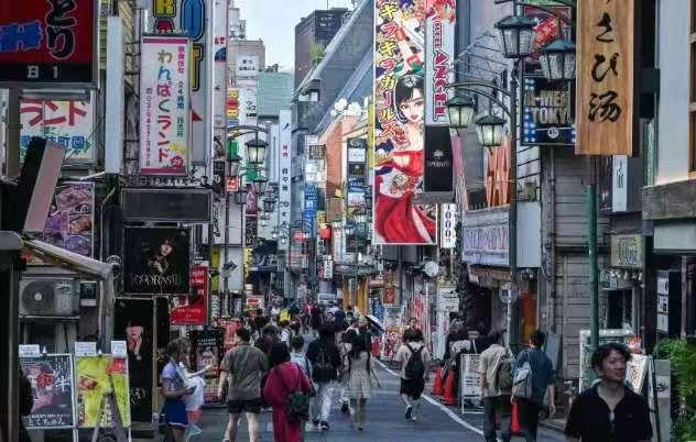日本这个国家，对黑人严防死守，对欧美白人爱搭不理，但是对待黄种人，特别是中国人、