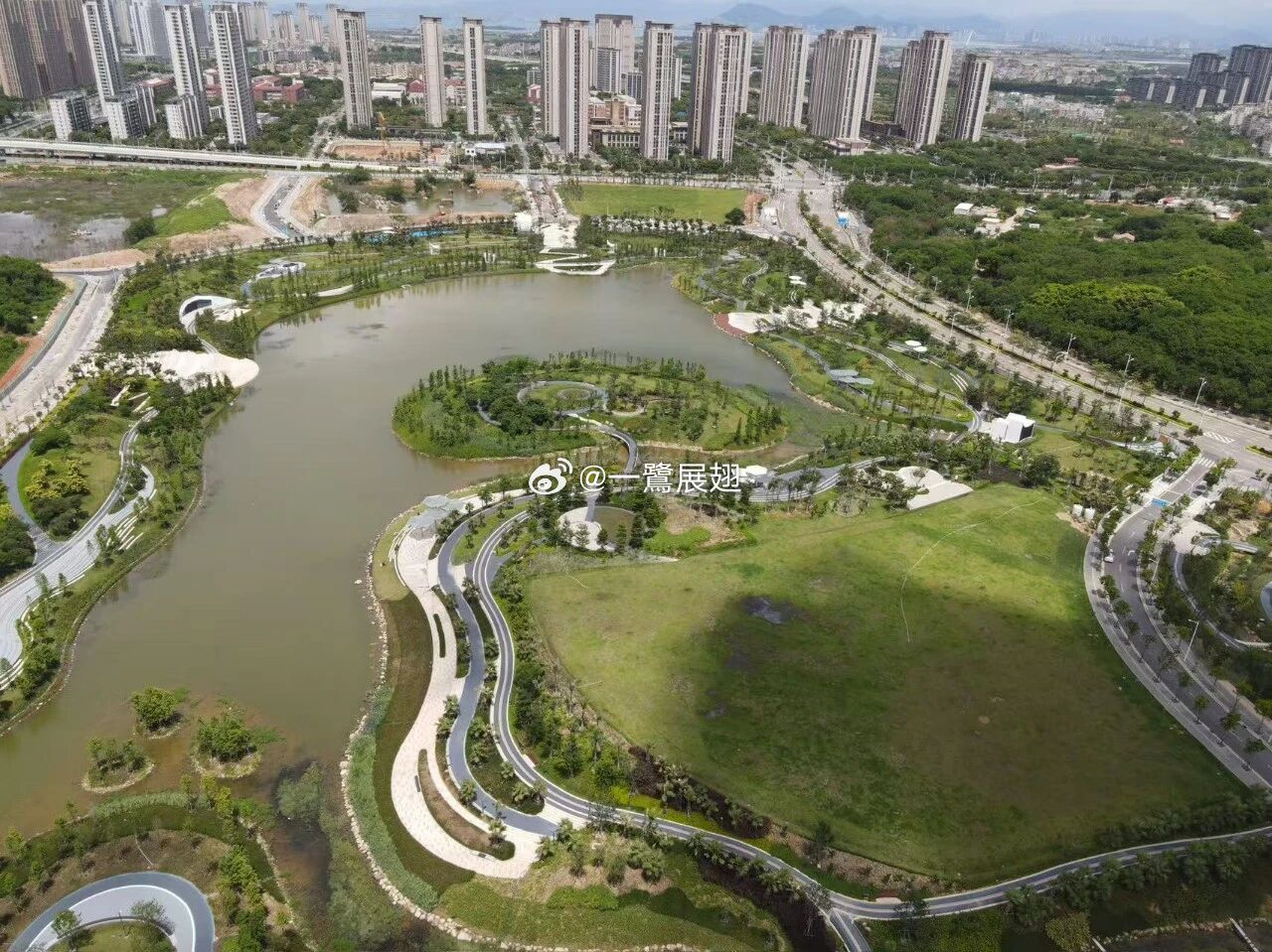 厦门城建 翔安市民公园竣工，预计本月内开放。而其一旁是豪享来温泉及商业中心即将投