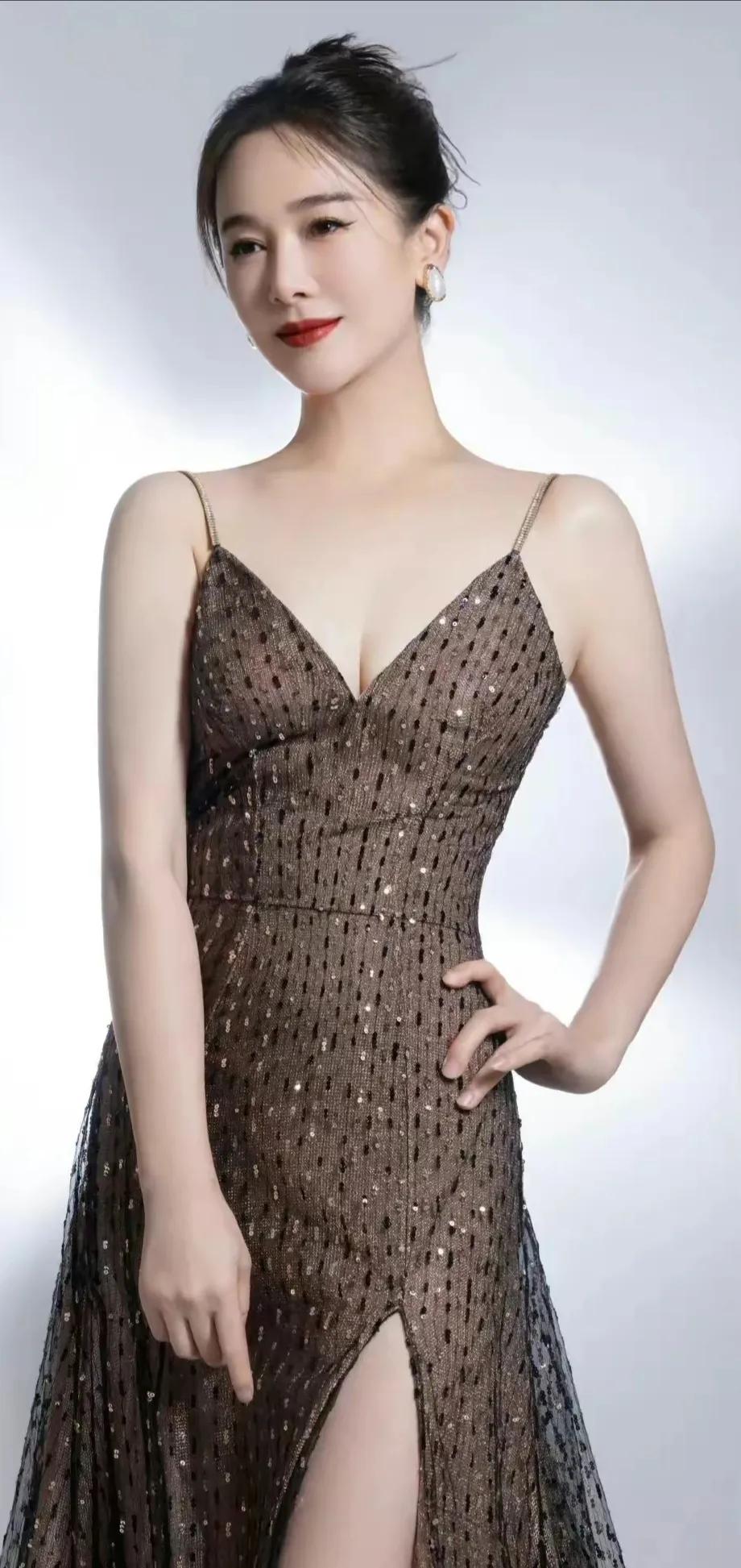 #女明星谁最美# #明星美图# #惊艳女神# #左小青#