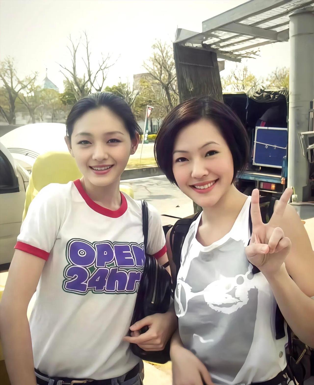 小S骨子里是很爱热闹、喜欢出风头的性格，可只要和大S同框，焦点总会不自觉落到姐姐