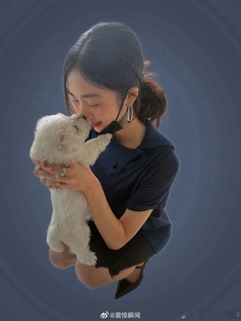 黄多多晒与弟弟妹妹合影黄多多好饱满的后脑勺 当下大家都在焦虑扁头问题，黄多多原生