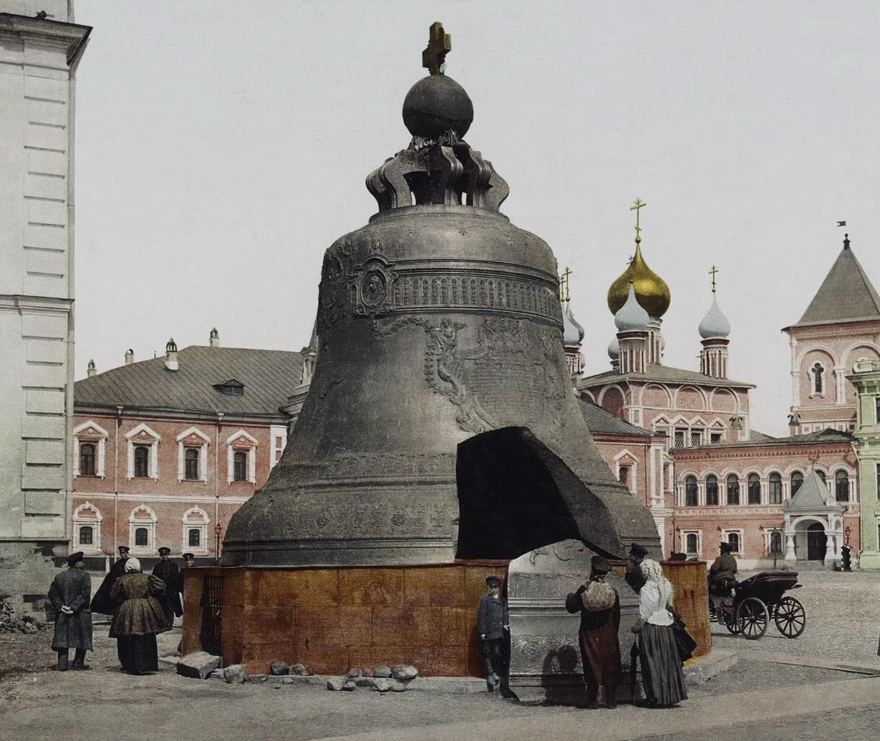 1737年克里姆林宫大火时，可能是物理没学好，沙俄当局为了防止大钟被烧毁，居然用