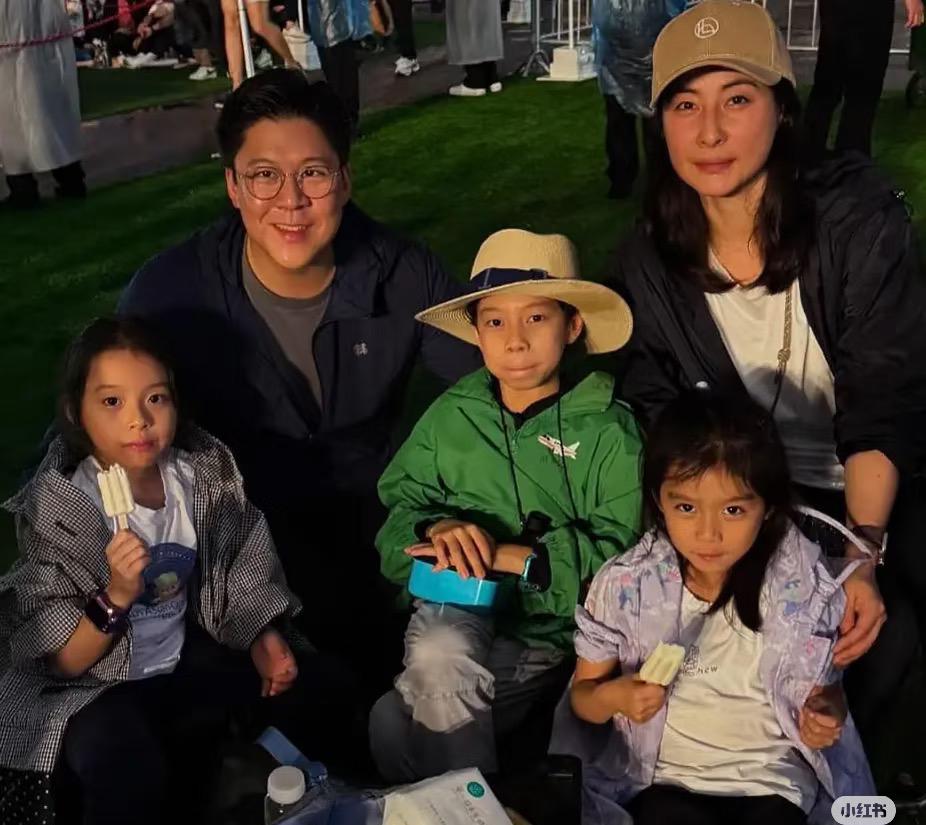 很多家长都没想到，郭晶晶清明带娃的选择，会戳中不少家庭的育儿痛点。 郭晶晶教育孩