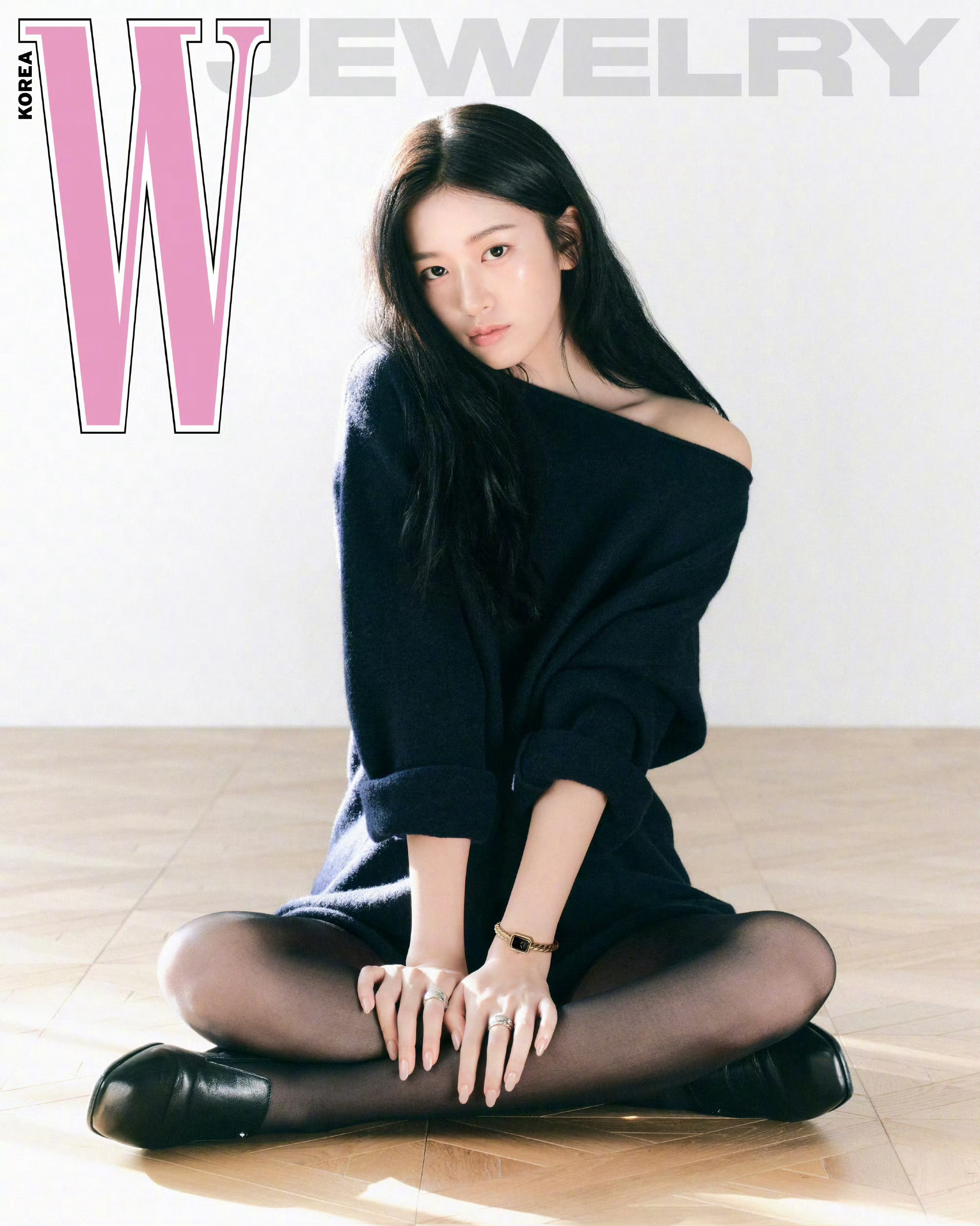 安宥真 W KOREA 新期封面佩戴COCO CRUSH系列珠宝及PREMIÈR