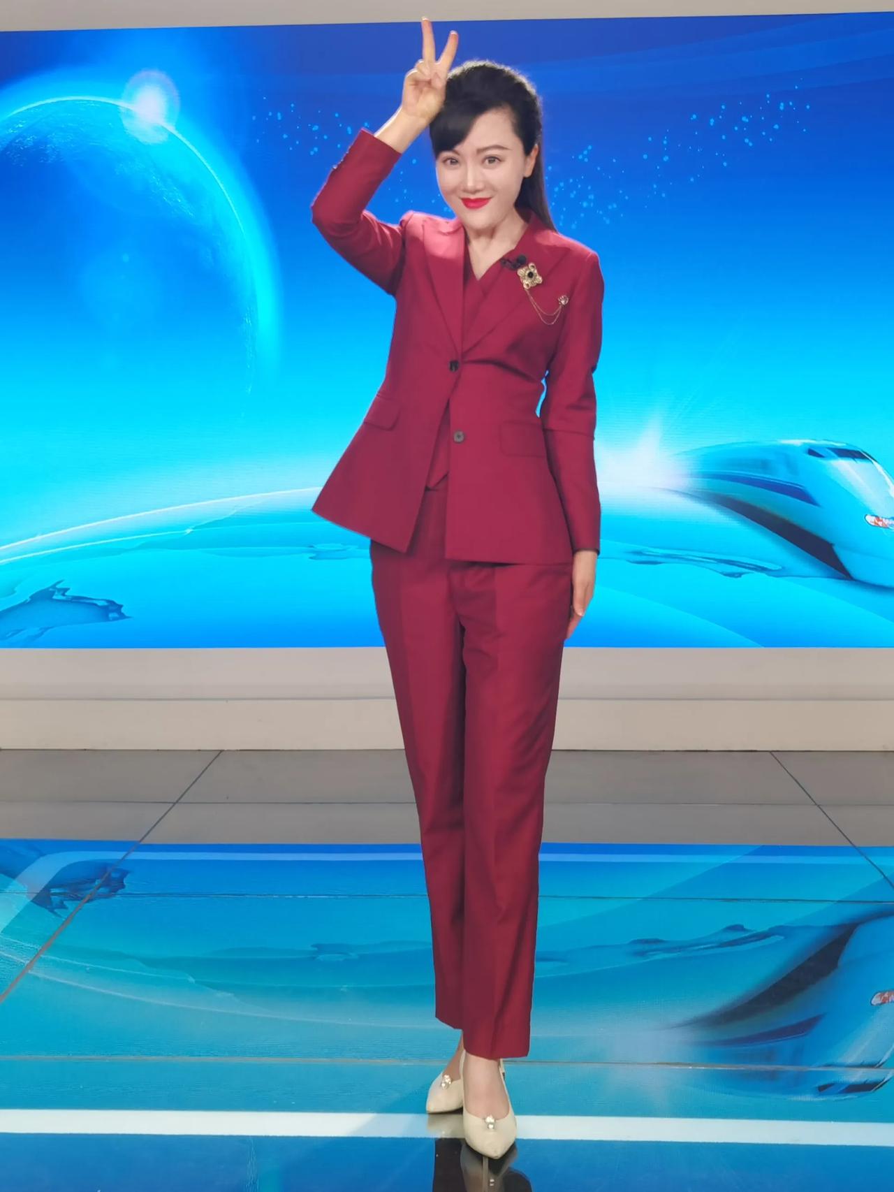 杨绛先生说：“我们曾如此渴望命运的波澜，到最后才发现，人生最曼妙的风景，竟是内心