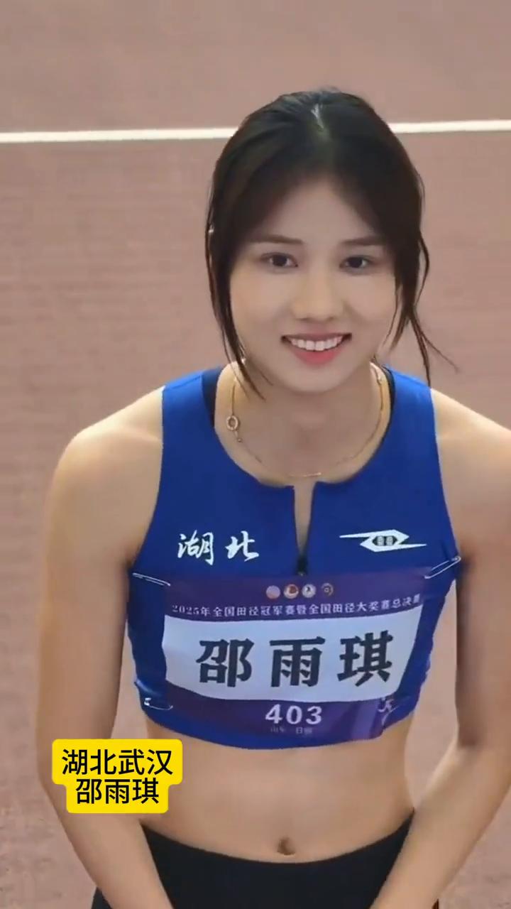 湖北武汉，清华大学社科学院硕士，国家一级女子跳高运动员，2025全锦赛、十五运两