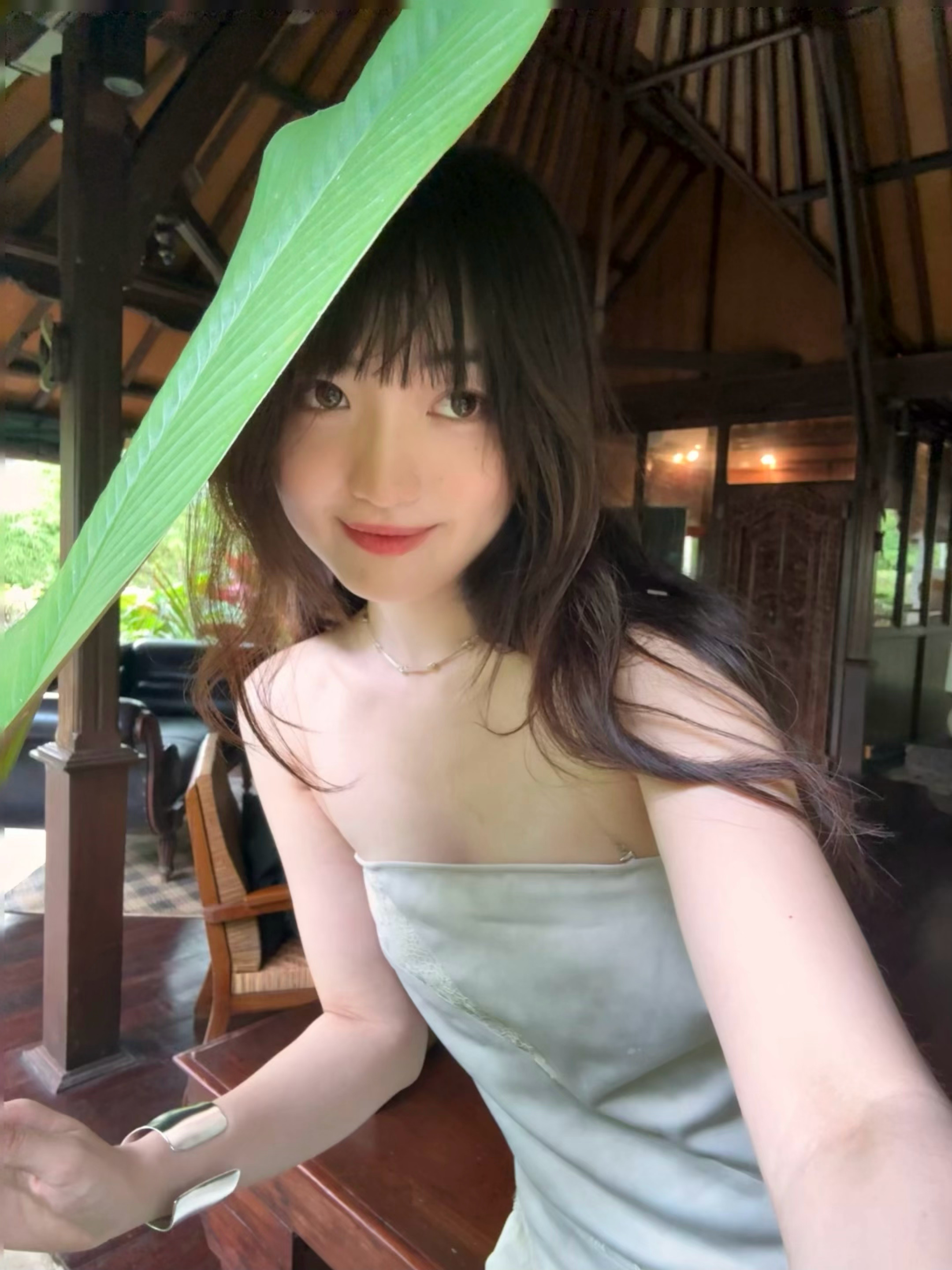 这次在巴厘岛，一口气拆了三家“酒店盲盒”乌布这一处，公区是最美的雨季浸润过的墙壁