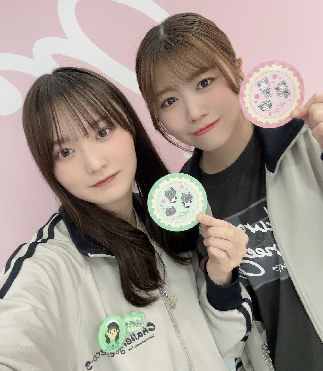 きらちゃん「ドリンク飲みました〜こちらは『抹茶キラテ』です🍵私はカフェに行くと