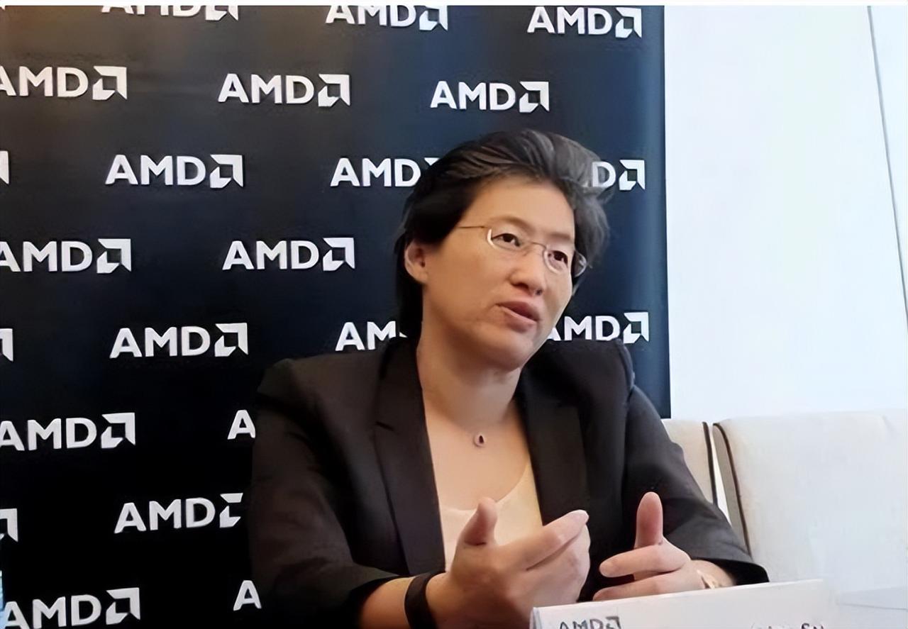 她是全球男人最喜爱的“苏妈”，年薪4亿，为游戏男省钱
苏姿丰是一位来自台湾的传奇
