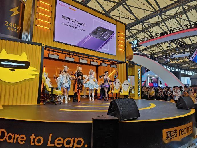 realme也算是ChinaJoy的老熟人了，这次主题是“高能玩家，GT集结”，