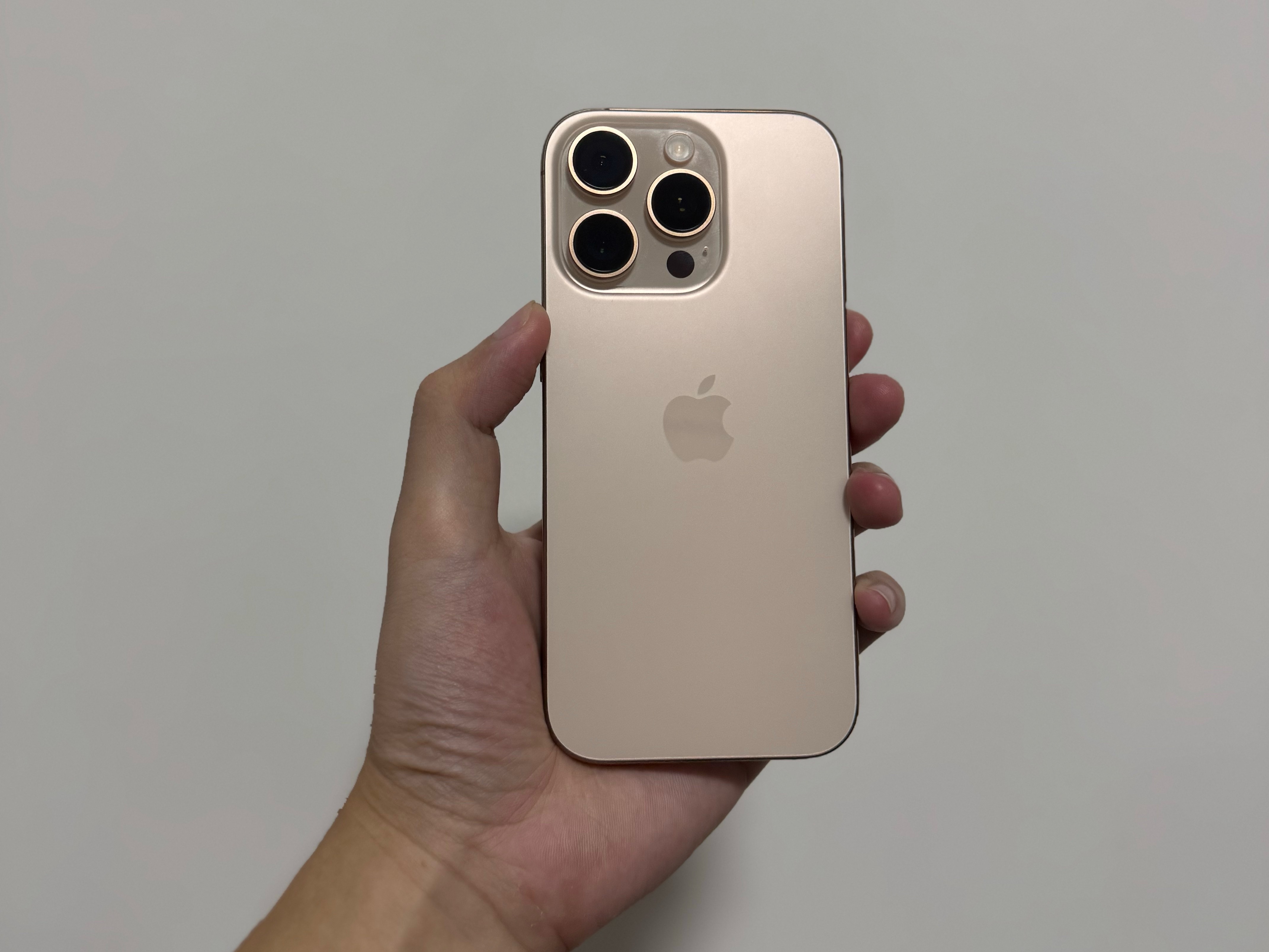 明天凌晨iPhone17发布后就会有朋友开始纠结了，到底是选iPhone17标准