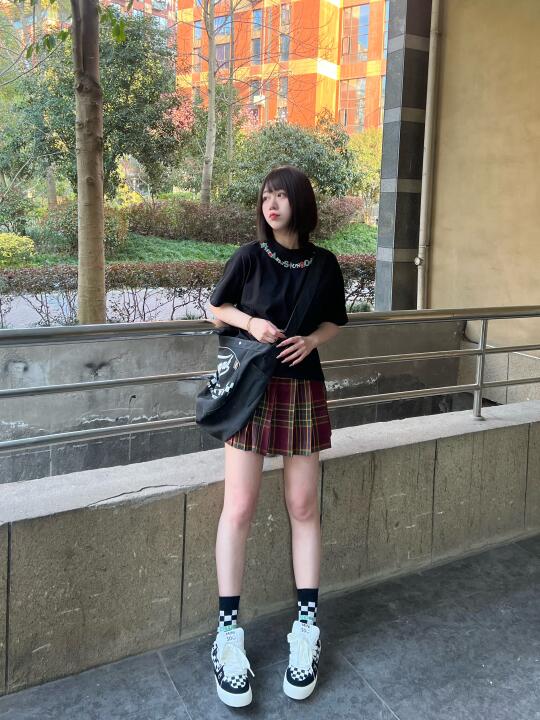 格子裙还能这么搭