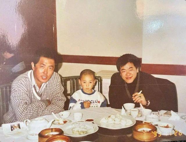 贾静雯、释小龙干爹去世了，一代影视圈大亨就此烟消云散，真的是让人感慨不已。
也许