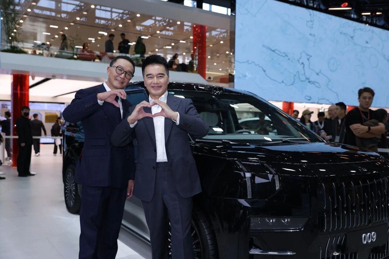 这不是祁厅长和达康书记嘛？一个定了极氪9X，一个想买极氪009。