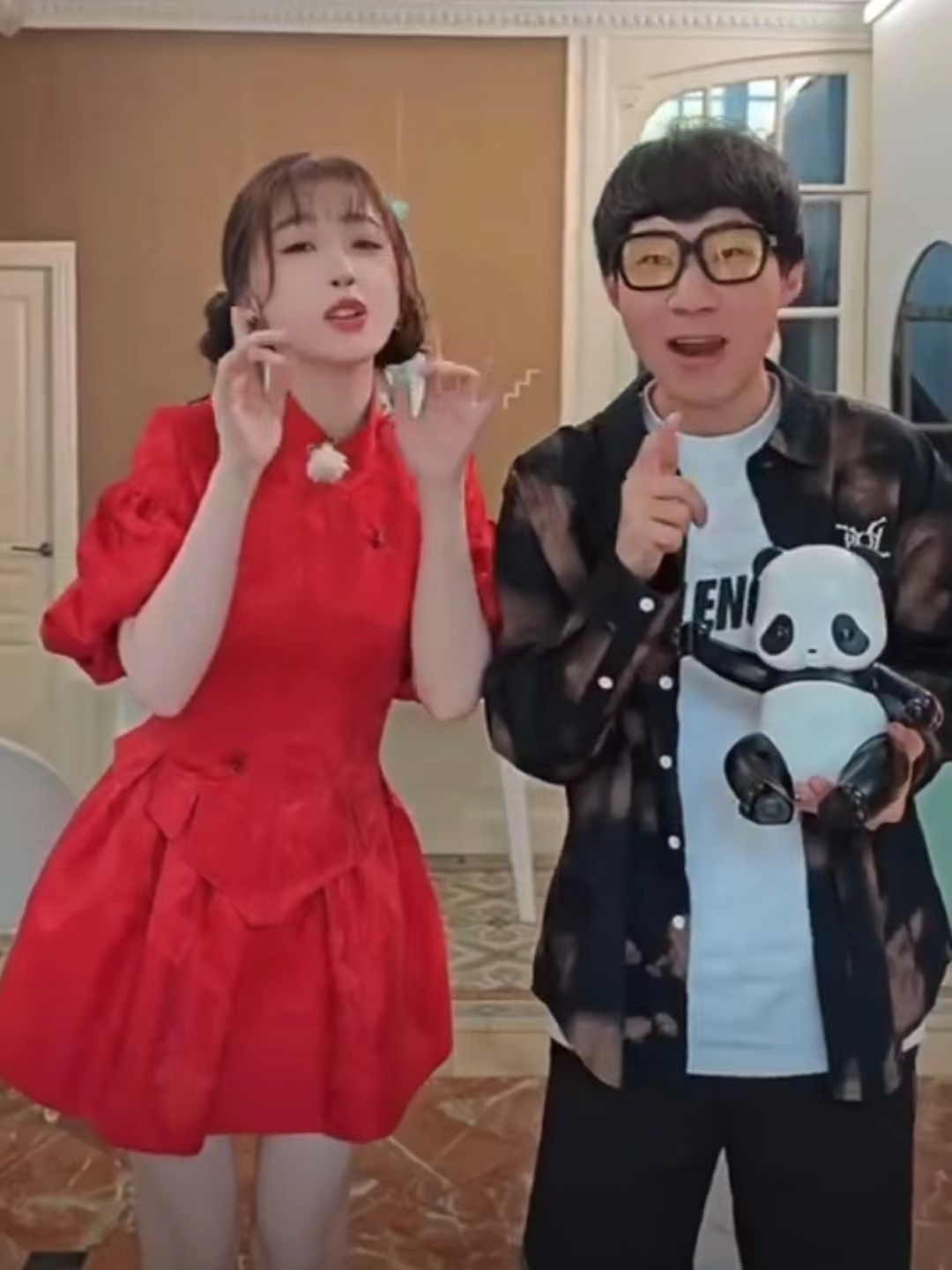 ，#虞书欣中餐厅小福娃##虞书欣中餐厅干活路透#虞书欣中餐厅干活路透，[送花花]