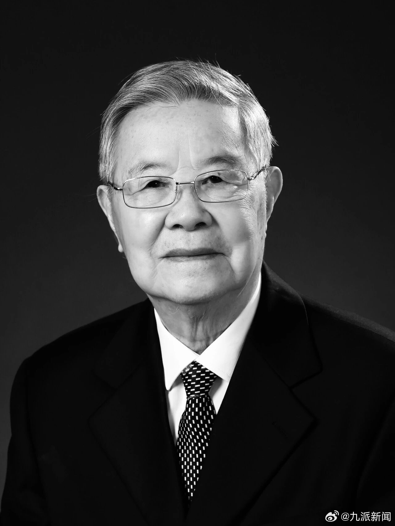 【#周炳琨院士逝世#，享年90岁】据清华大学发布：中国共产党党员，中国科学院院士