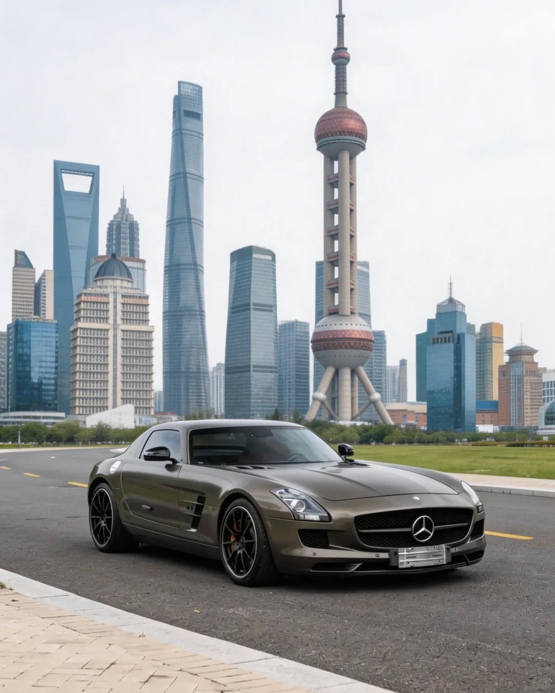 早上好，奔驰SLS AMG跟东方明珠还挺搭绝美车片