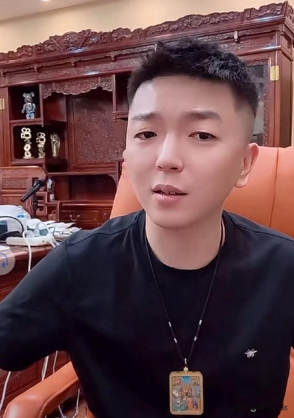 王某人宣布与媳妇分道扬镳，好聚好散！

           王某人宣布和媳妇小