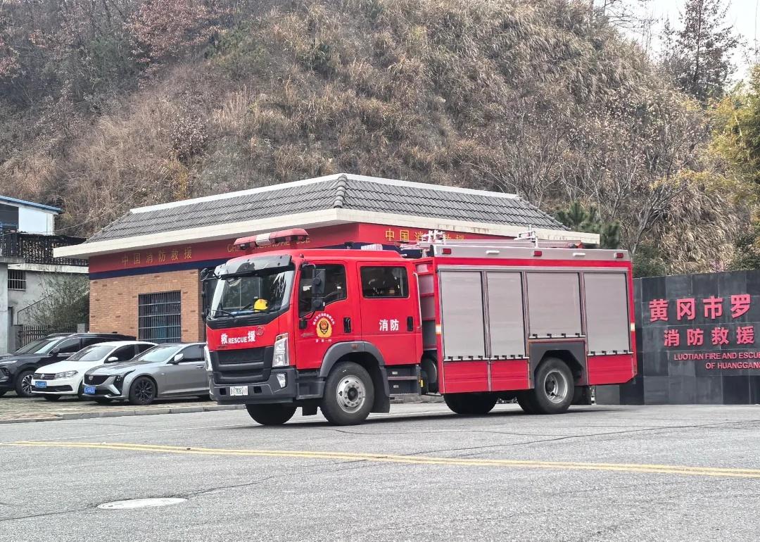 【投稿】消防 [鄂X]
湖北黄冈消防救援支队 罗田-05
投稿来自：@武局南段的