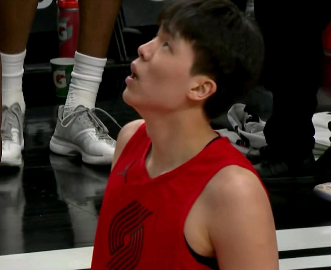 杨瀚森：体验了一把心肺拉满！！！

在开拓者主场打火箭的第三节比赛中发生极其疯狂